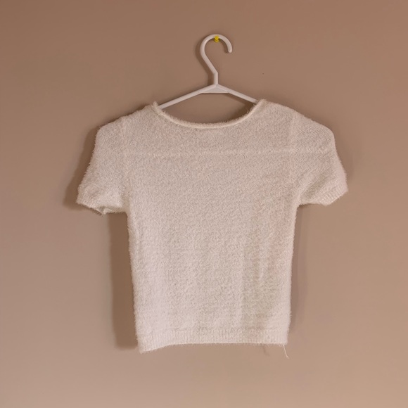 Garage fuzzy, white, short sleeves crop top, size xs - Picture 3 of 3
